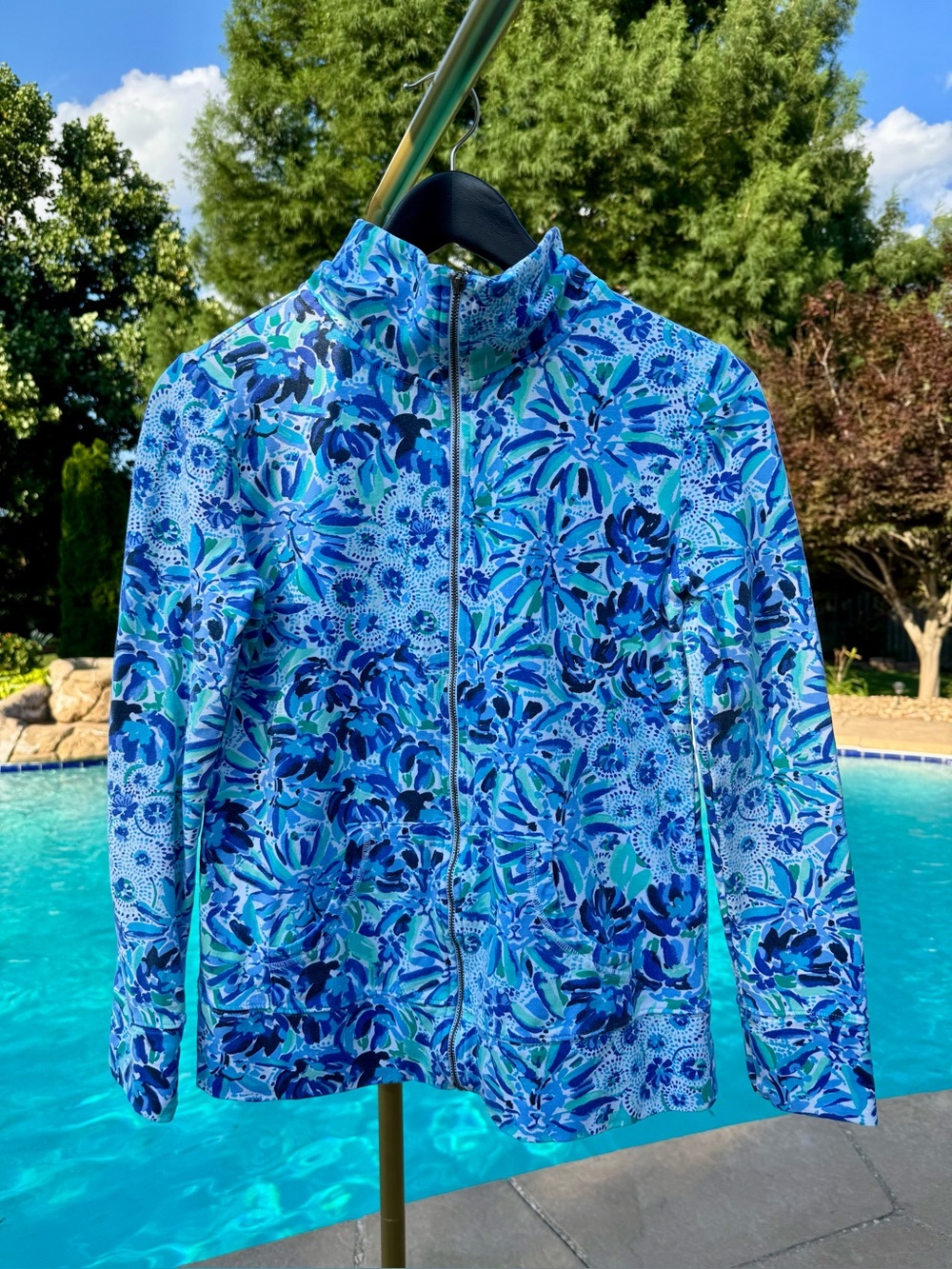 Lilly Pulitzer Popover Zip Jacket in the Leona Print size XS  Good Condition